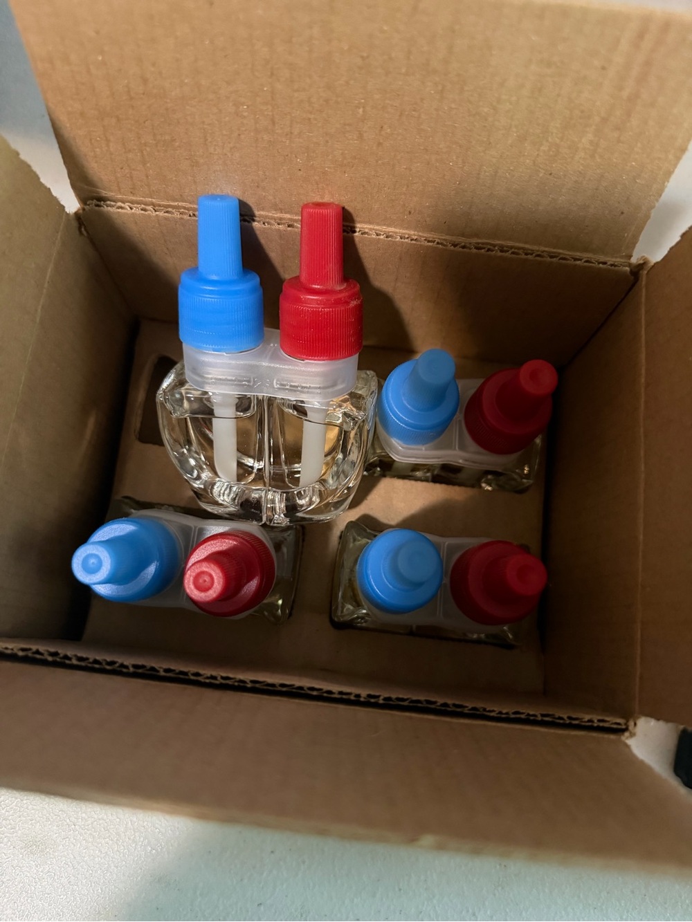 2 boxes of Febreeze Plug-In Refill Caps - cinnamon apples and cranberry - Picture 2 of 4